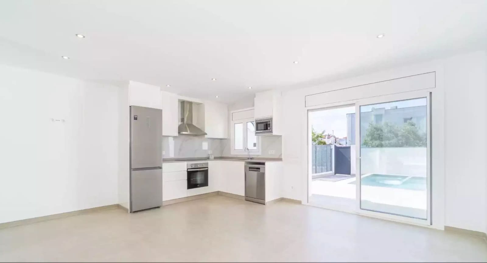 3 soverom Villa til salgs i Empuriabrava med svømmebasseng garasje - € 495 000 (Ref: 9875924)