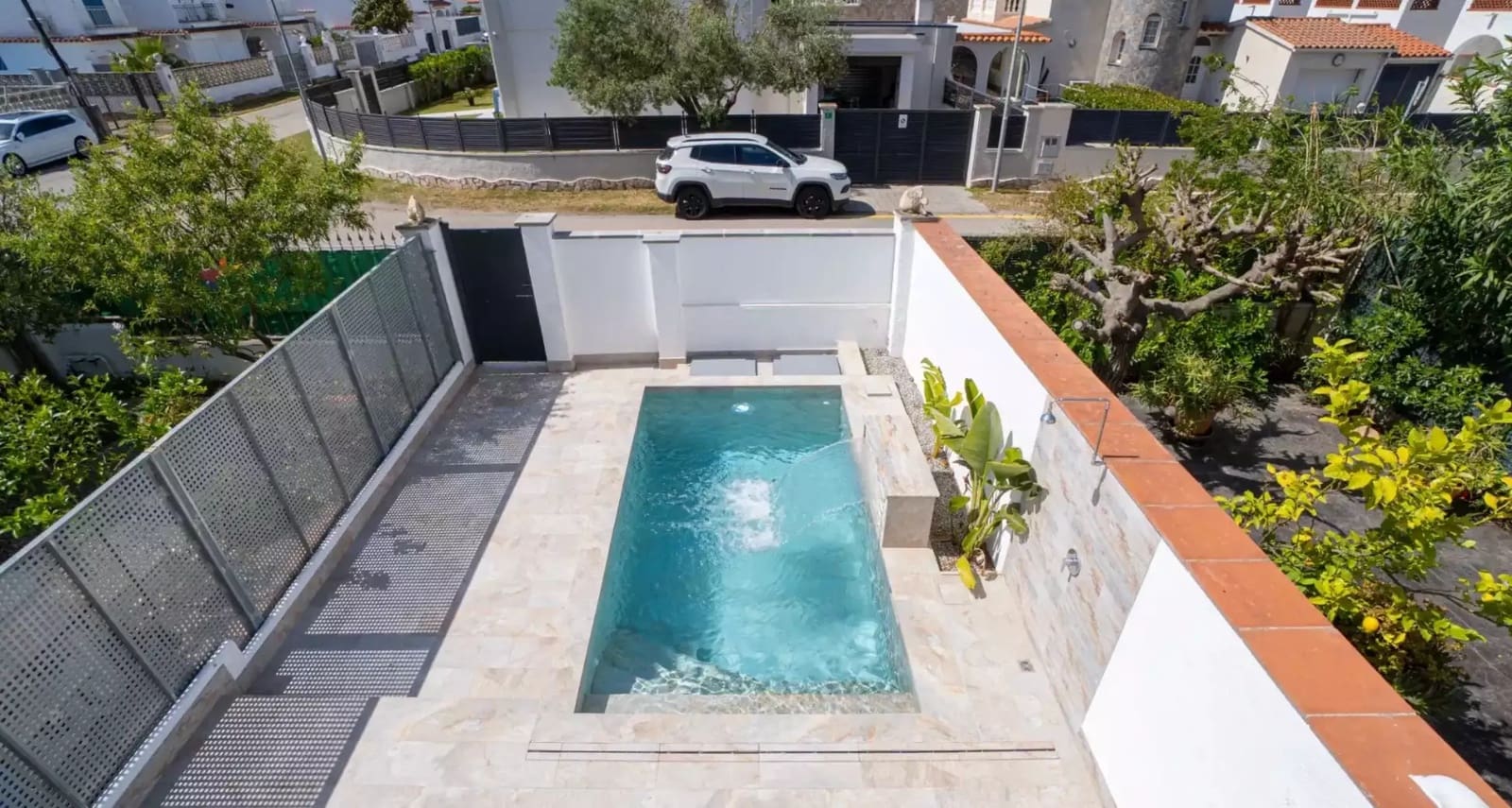 3 soverom Villa til salgs i Empuriabrava med svømmebasseng garasje - € 495 000 (Ref: 9875924)