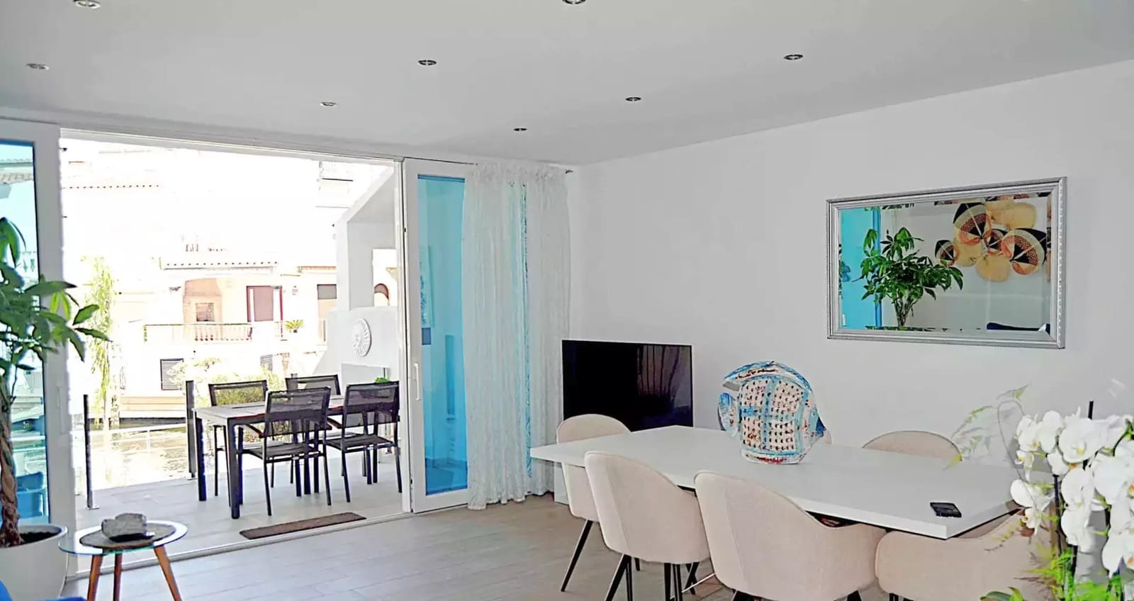 3 bedroom Townhouse for sale in Empuriabrava with garage - € 549,000 (Ref: 9875925)