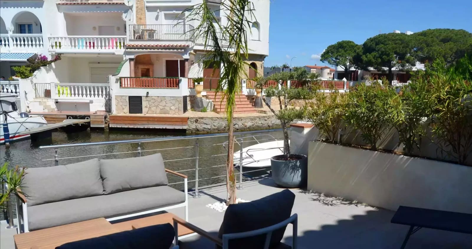3 bedroom Townhouse for sale in Empuriabrava with garage - € 549,000 (Ref: 9875925)
