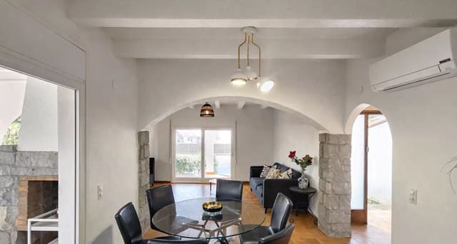 3 soveværelse Villa til salg i Empuriabrava, Castelló d'Empúries med garage - € 550.000 (Ref: 9875926)