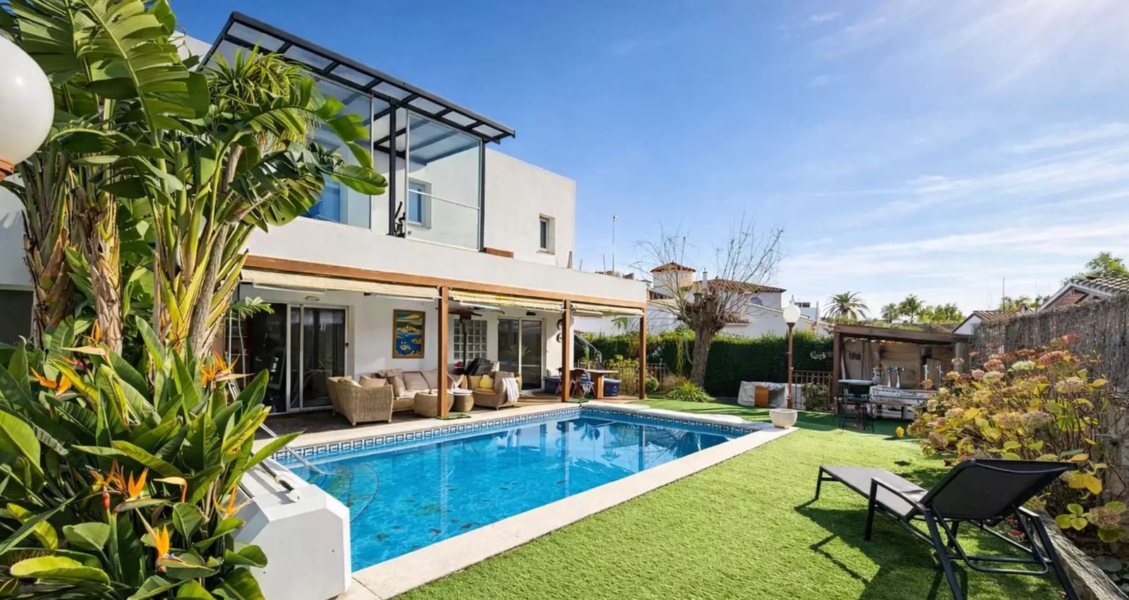 4 bedroom Villa for sale in Empuriabrava with pool garage - € 790,000 (Ref: 9875929)