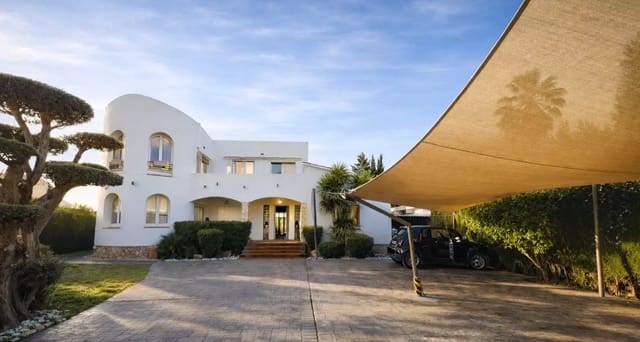 4 sypialnia Willa na sprzedaż w Empuriabrava, Castelló d'Empúries z basenem garażem - 790 000 € (Ref: 9875929)