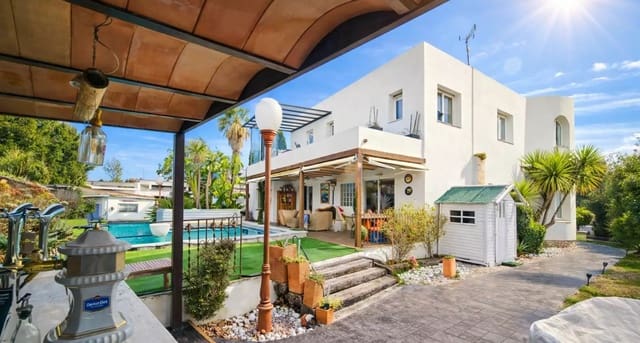 4 sypialnia Willa na sprzedaż w Empuriabrava, Castelló d'Empúries z basenem garażem - 790 000 € (Ref: 9875929)