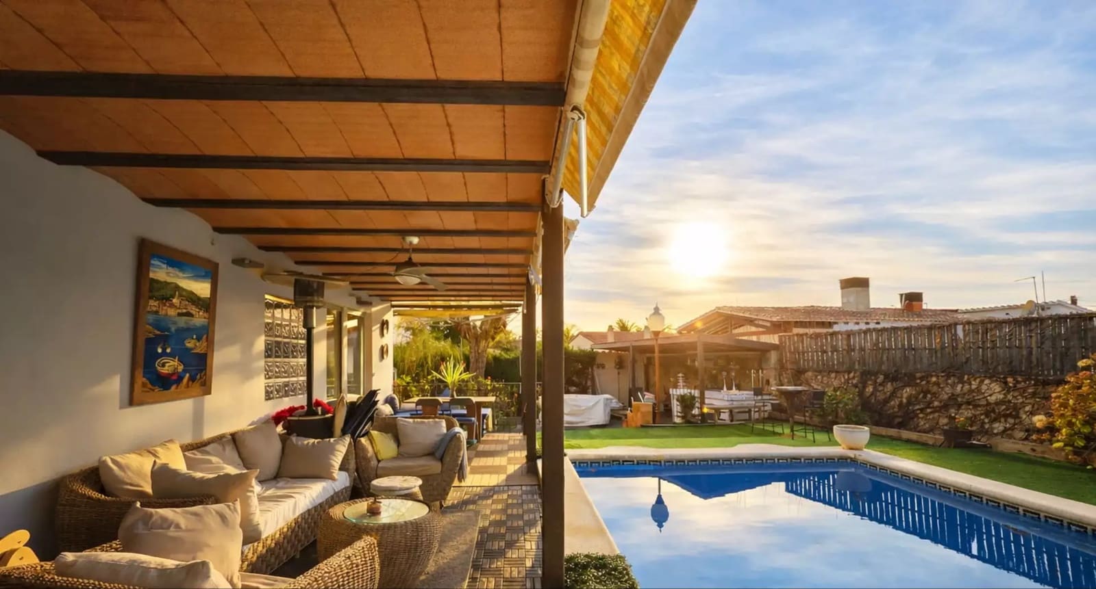 4 bedroom Villa for sale in Empuriabrava with pool garage - € 790,000 (Ref: 9875929)