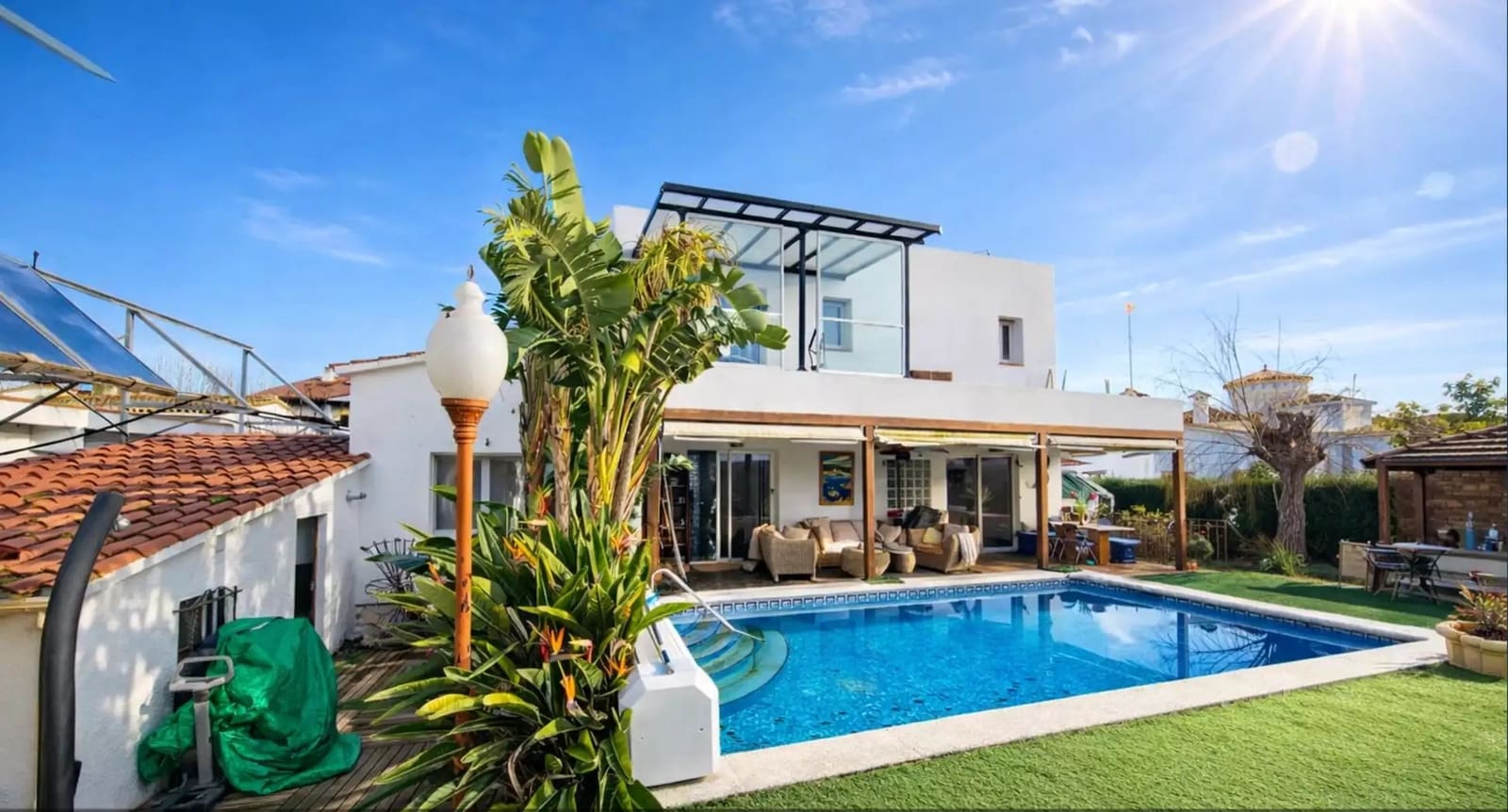 4 bedroom Villa for sale in Empuriabrava with pool garage - € 790,000 (Ref: 9875929)