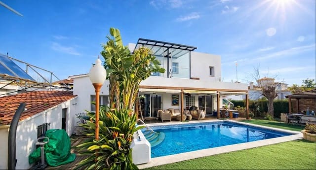 4 sypialnia Willa na sprzedaż w Empuriabrava, Castelló d'Empúries z basenem garażem - 790 000 € (Ref: 9875929)