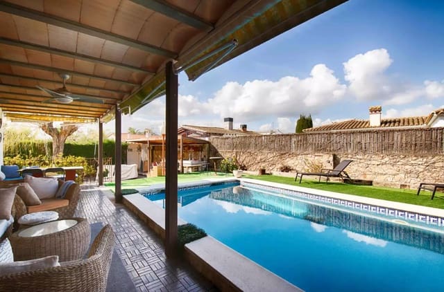 4 slaapkamer Villa te koop in Empuriabrava, Castelló d'Empúries met zwembad garage - € 790.000 (Ref: 9875929)