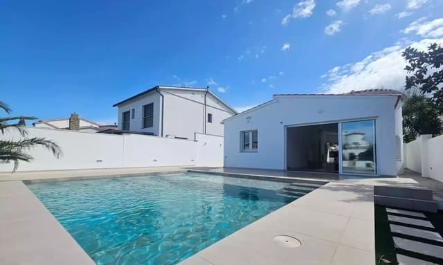 3 makuuhuone Huvila myytävänä paikassa Empuriabrava, Castelló d'Empúries mukana uima-altaan 
autotalli - 1 050 000 € (Ref: 9875930)