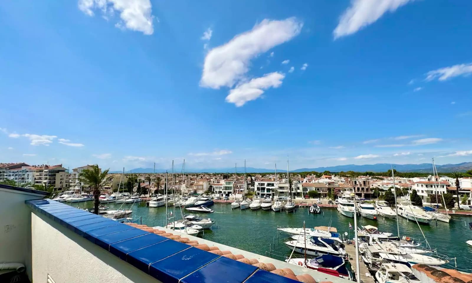3 chambre Appartement à vendre à Empuriabrava avec piscine garage - 470 000 € (Ref: 9880752)