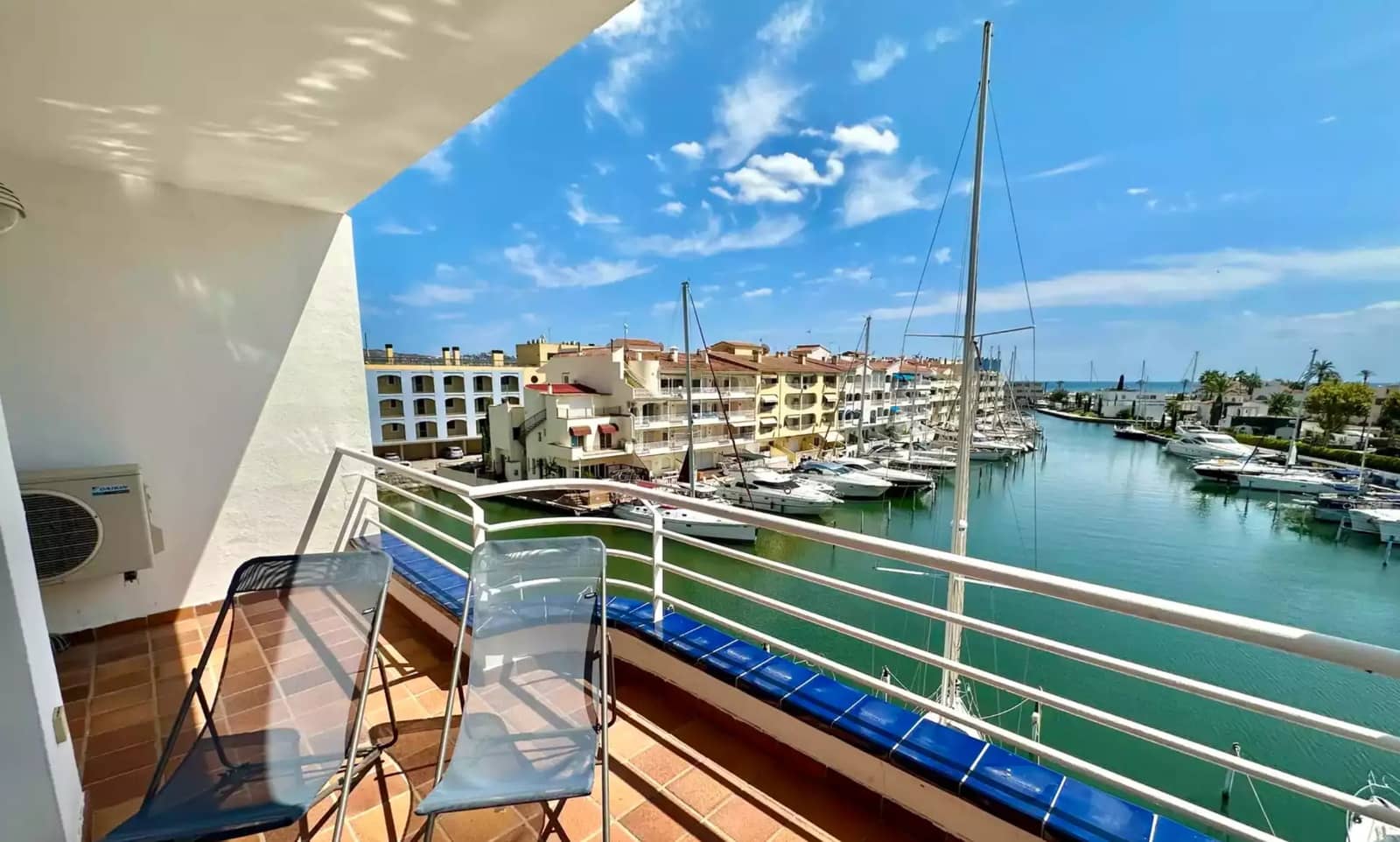 3 chambre Appartement à vendre à Empuriabrava avec piscine garage - 470 000 € (Ref: 9880752)