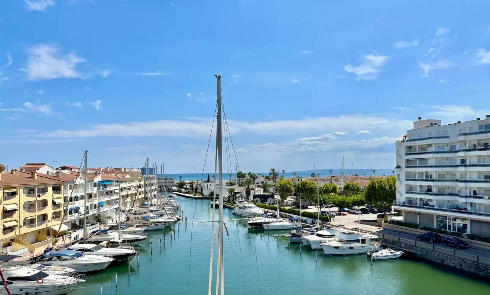 3 chambre Appartement à vendre à Empuriabrava avec piscine garage - 470 000 € (Ref: 9880752)