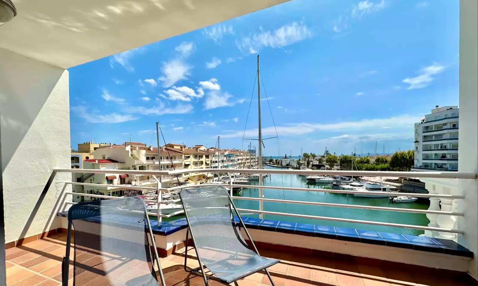 3 chambre Appartement à vendre à Empuriabrava avec piscine garage - 470 000 € (Ref: 9880752)