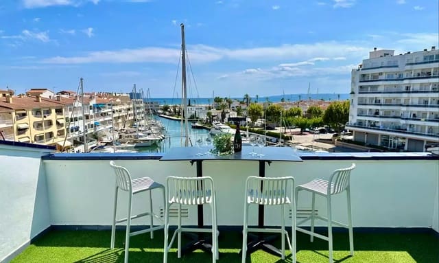 3 chambre Appartement à vendre à Empuriabrava, Castelló d'Empúries avec piscine garage - 470 000 € (Ref: 9880752)