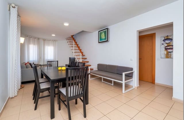 3 soverom Villa til salgs i Empuriabrava, Castelló d'Empúries med svømmebasseng garasje - € 420 000 (Ref: 9890026)