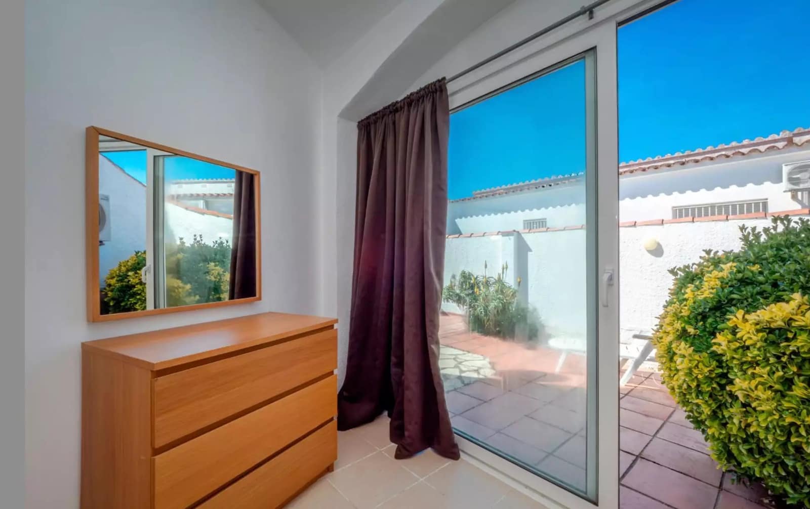 3 soveværelse Villa til salg i Empuriabrava med swimmingpool garage - € 420.000 (Ref: 9890026)