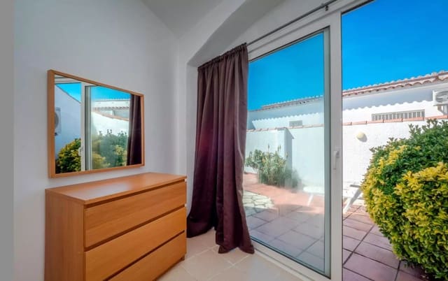 3 soverom Villa til salgs i Empuriabrava, Castelló d'Empúries med svømmebasseng garasje - € 420 000 (Ref: 9890026)