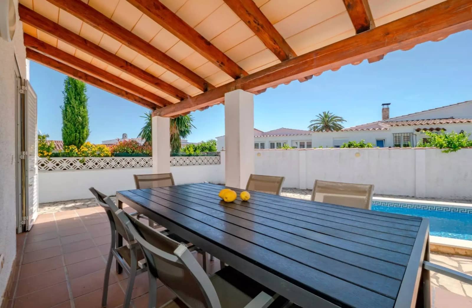 3 soveværelse Villa til salg i Empuriabrava med swimmingpool garage - € 420.000 (Ref: 9890026)