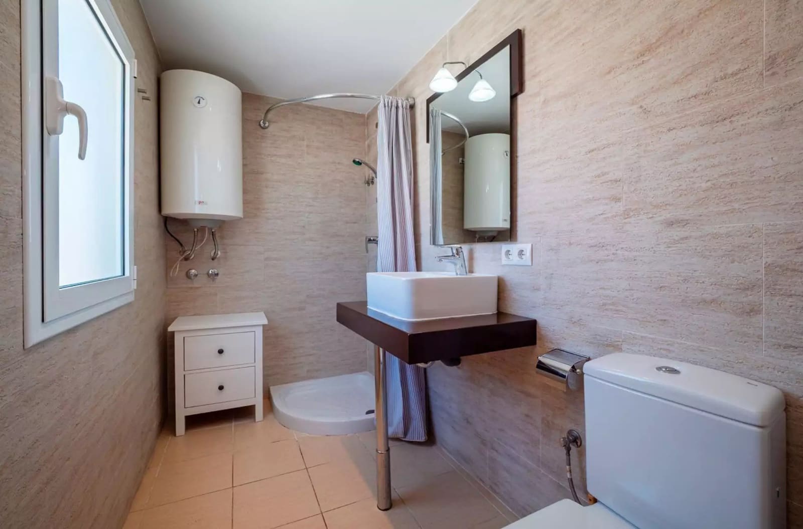 3 soveværelse Villa til salg i Empuriabrava med swimmingpool garage - € 420.000 (Ref: 9890026)