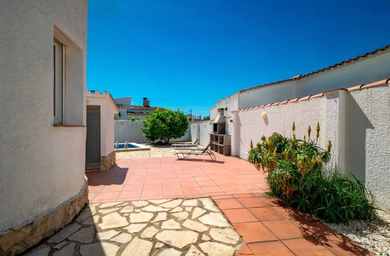 3 soveværelse Villa til salg i Empuriabrava med swimmingpool garage - € 420.000 (Ref: 9890026)