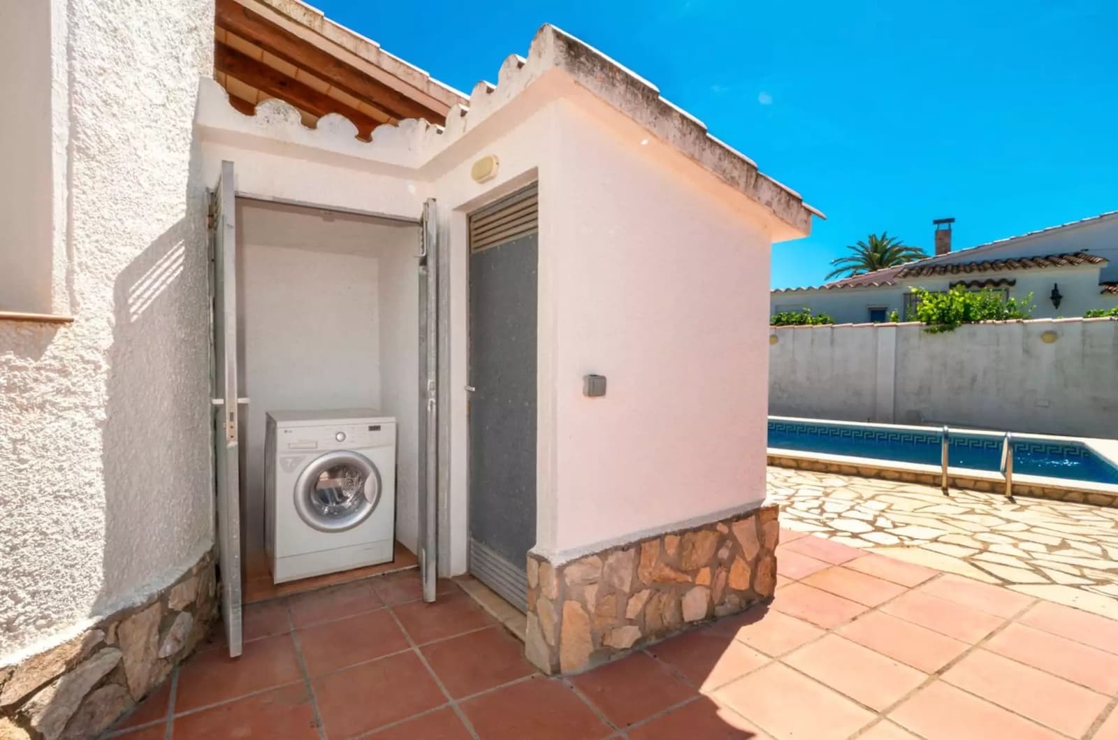 3 soveværelse Villa til salg i Empuriabrava med swimmingpool garage - € 420.000 (Ref: 9890026)