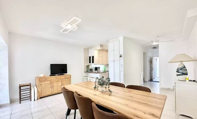 Casa de 4 habitaciones en Empuriabrava, Castelló d'Empúries en venta con garaje - 470.000 € (Ref: 9890027)