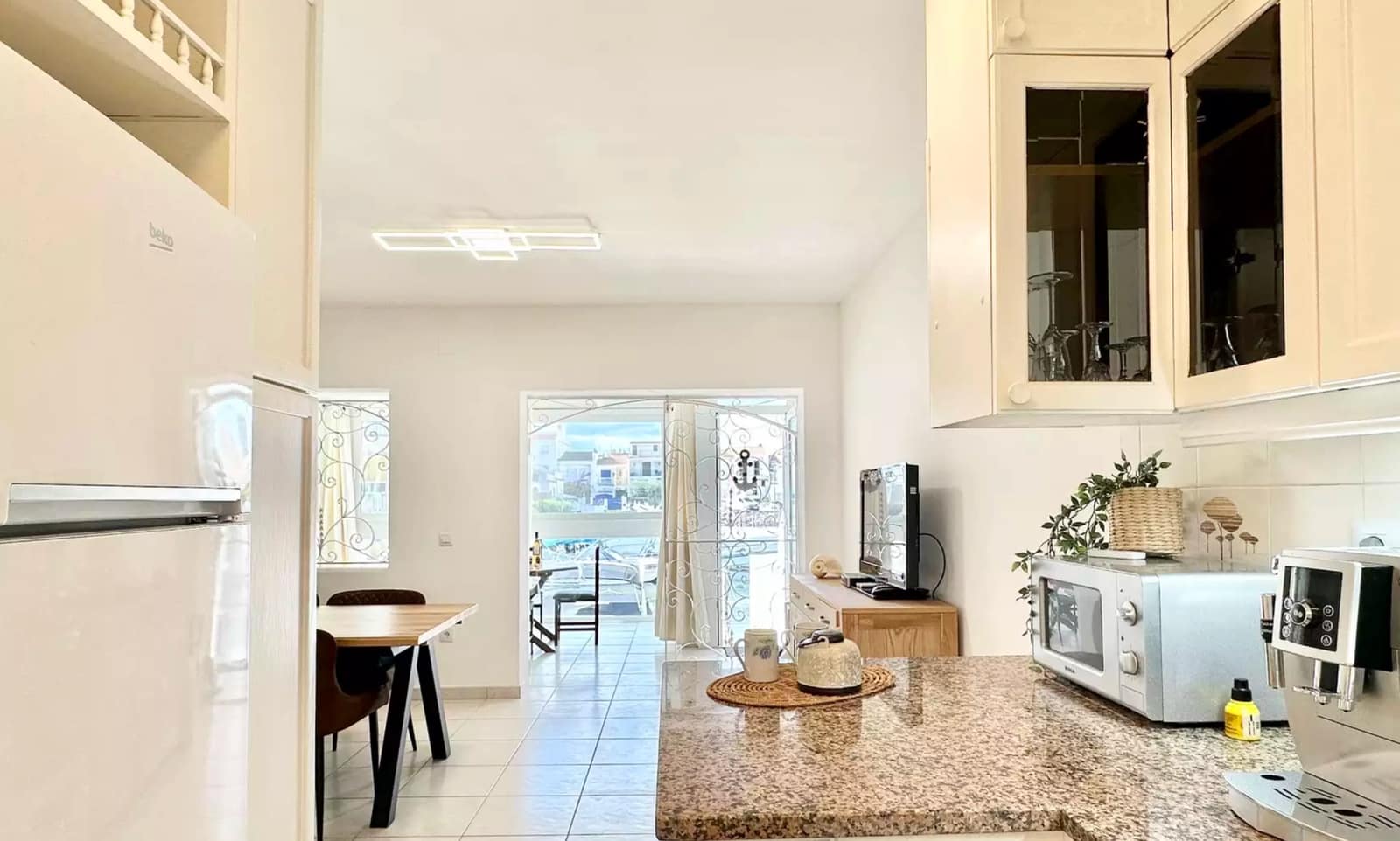 Casa de 4 habitaciones en Empuriabrava en venta con garaje - 470.000 € (Ref: 9890027)