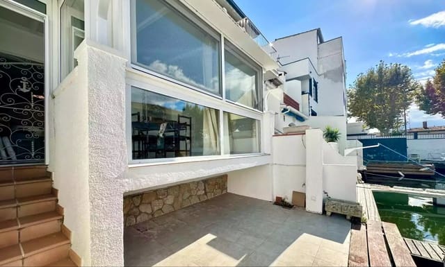 Casa de 4 habitaciones en Empuriabrava, Castelló d'Empúries en venta con garaje - 470.000 € (Ref: 9890027)