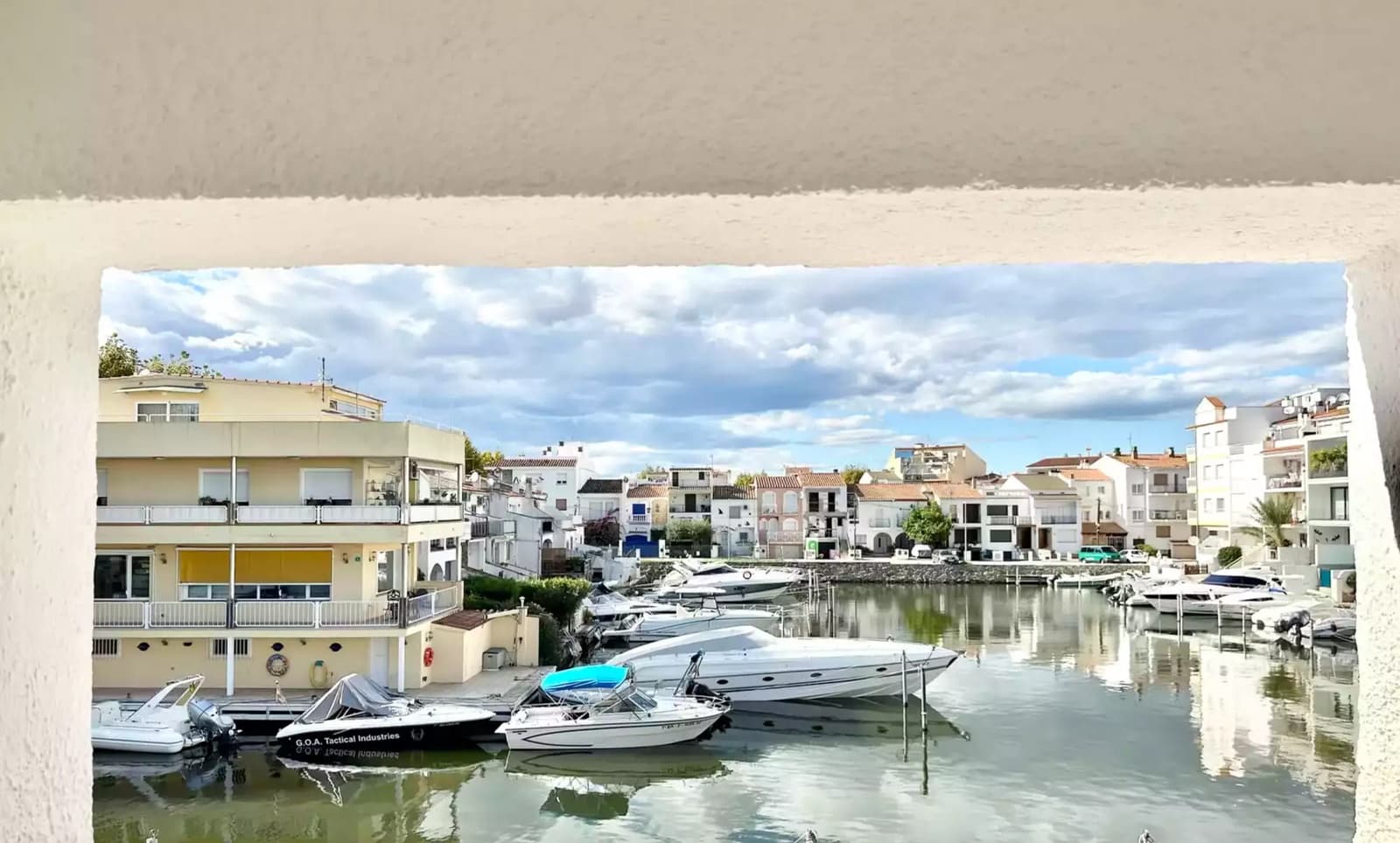 Casa de 4 habitaciones en Empuriabrava en venta con garaje - 470.000 € (Ref: 9890027)
