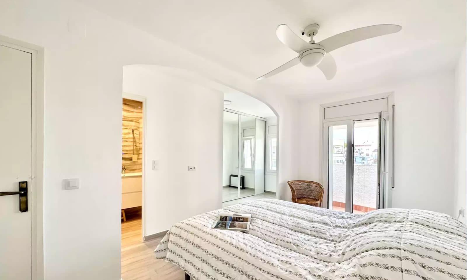 Casa de 4 habitaciones en Empuriabrava en venta con garaje - 470.000 € (Ref: 9890027)