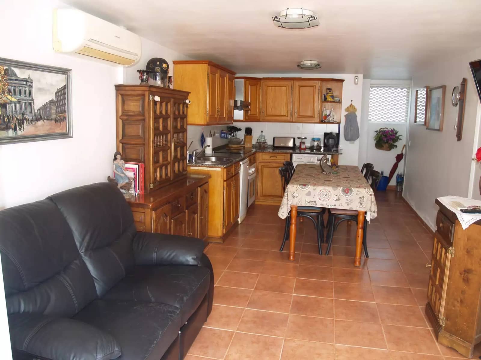 4 soveværelse Byhus til salg i Empuriabrava med garage - € 360.000 (Ref: 9890028)