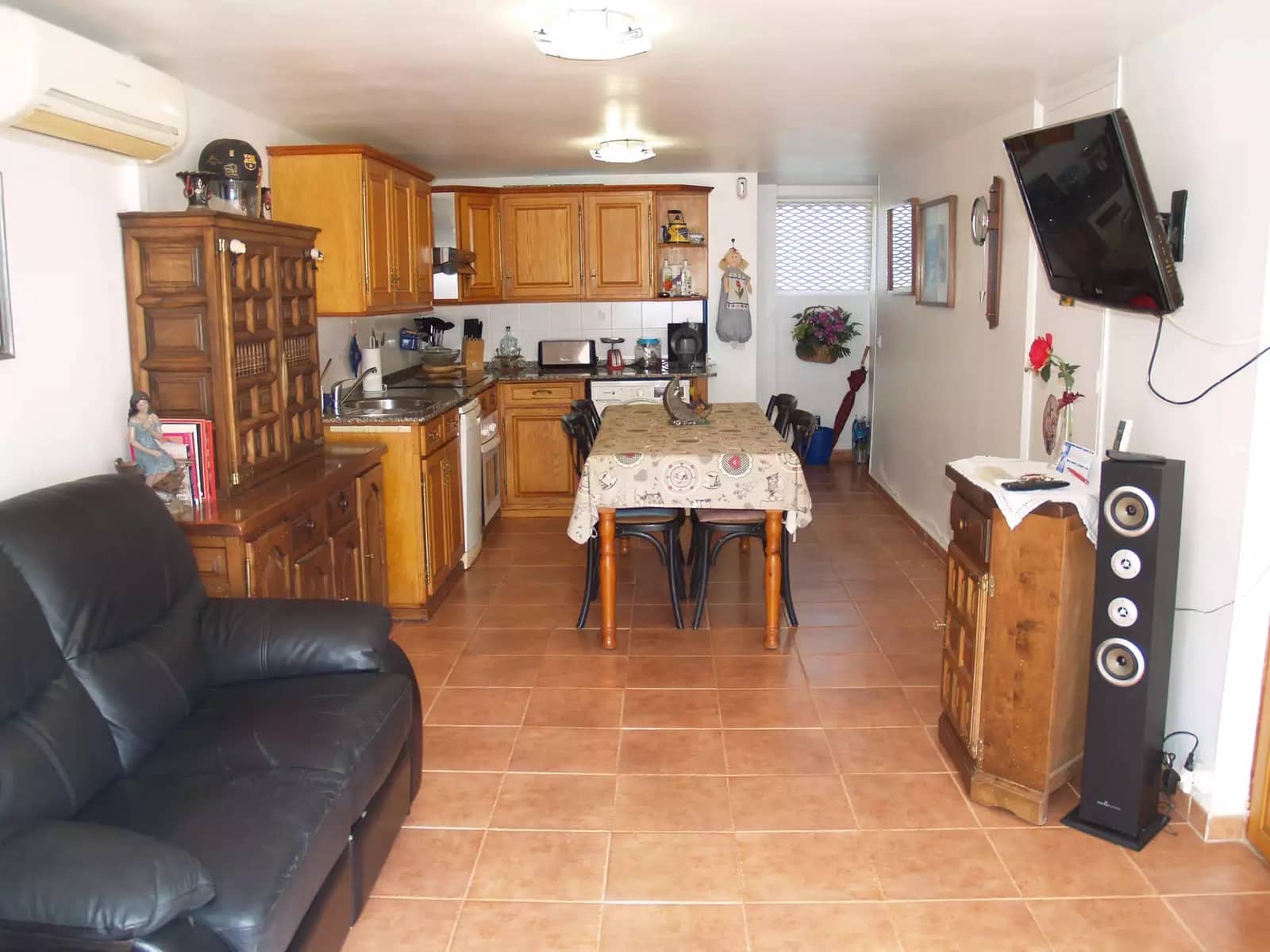 4 soveværelse Byhus til salg i Empuriabrava med garage - € 360.000 (Ref: 9890028)