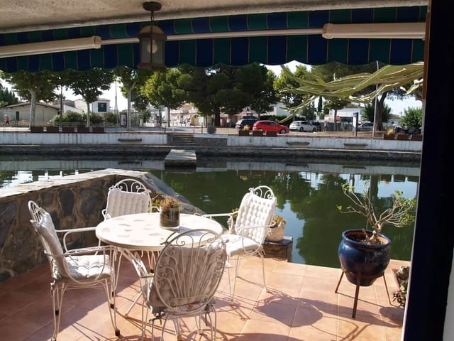 4 soveværelse Byhus til salg i Empuriabrava, Castelló d'Empúries med garage - € 360.000 (Ref: 9890028)