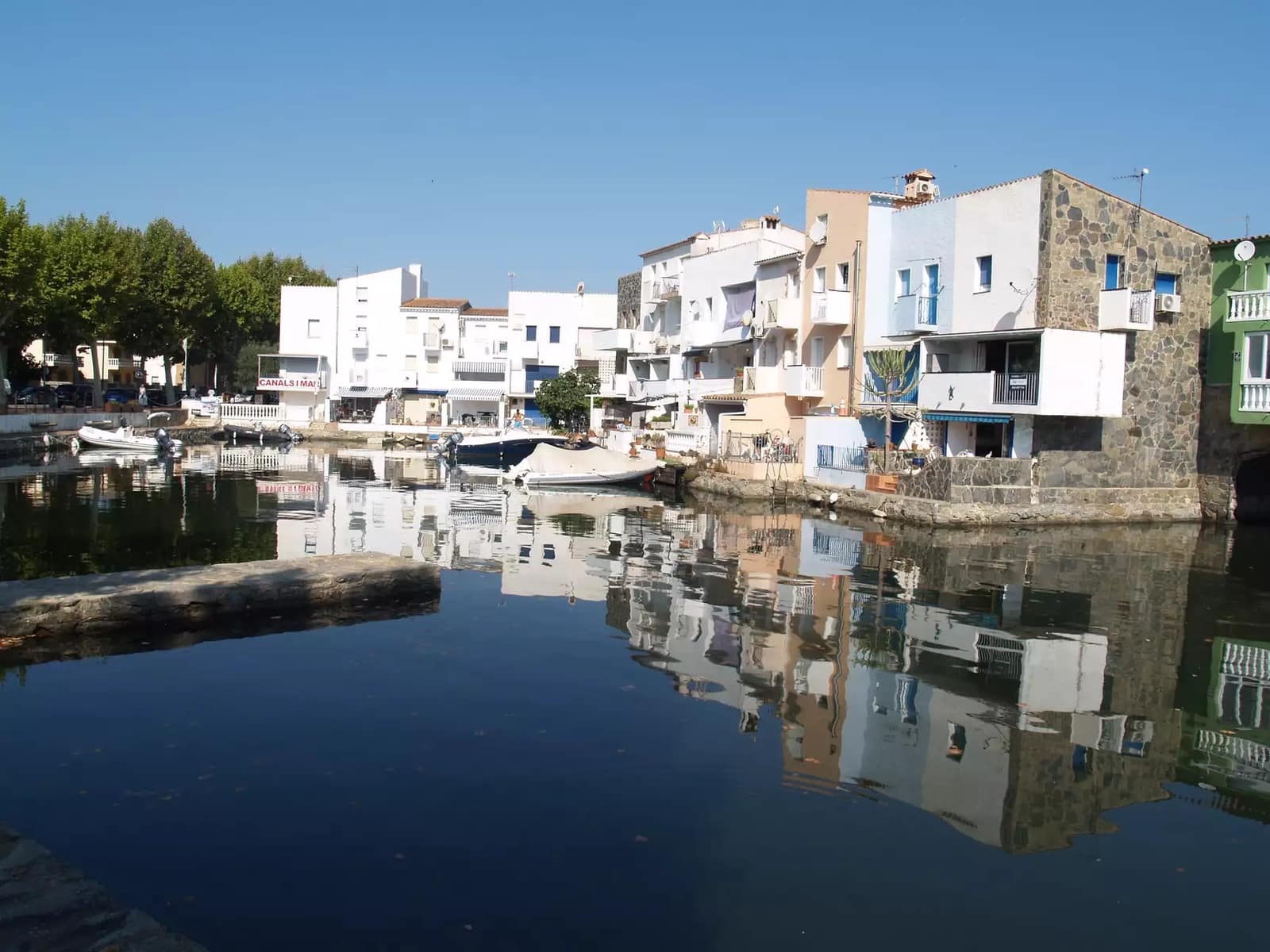 4 soveværelse Byhus til salg i Empuriabrava med garage - € 360.000 (Ref: 9890028)