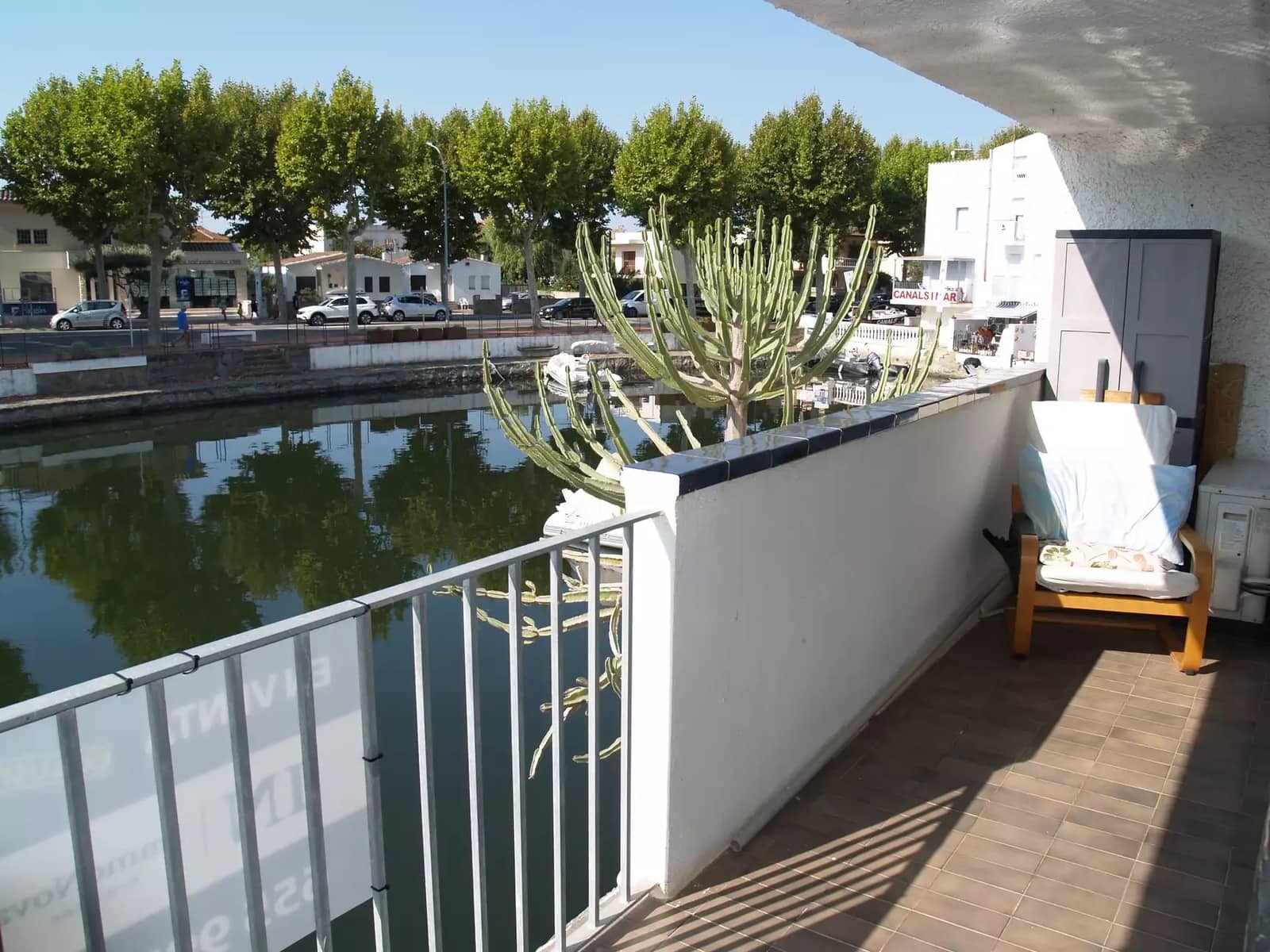 4 soveværelse Byhus til salg i Empuriabrava med garage - € 360.000 (Ref: 9890028)
