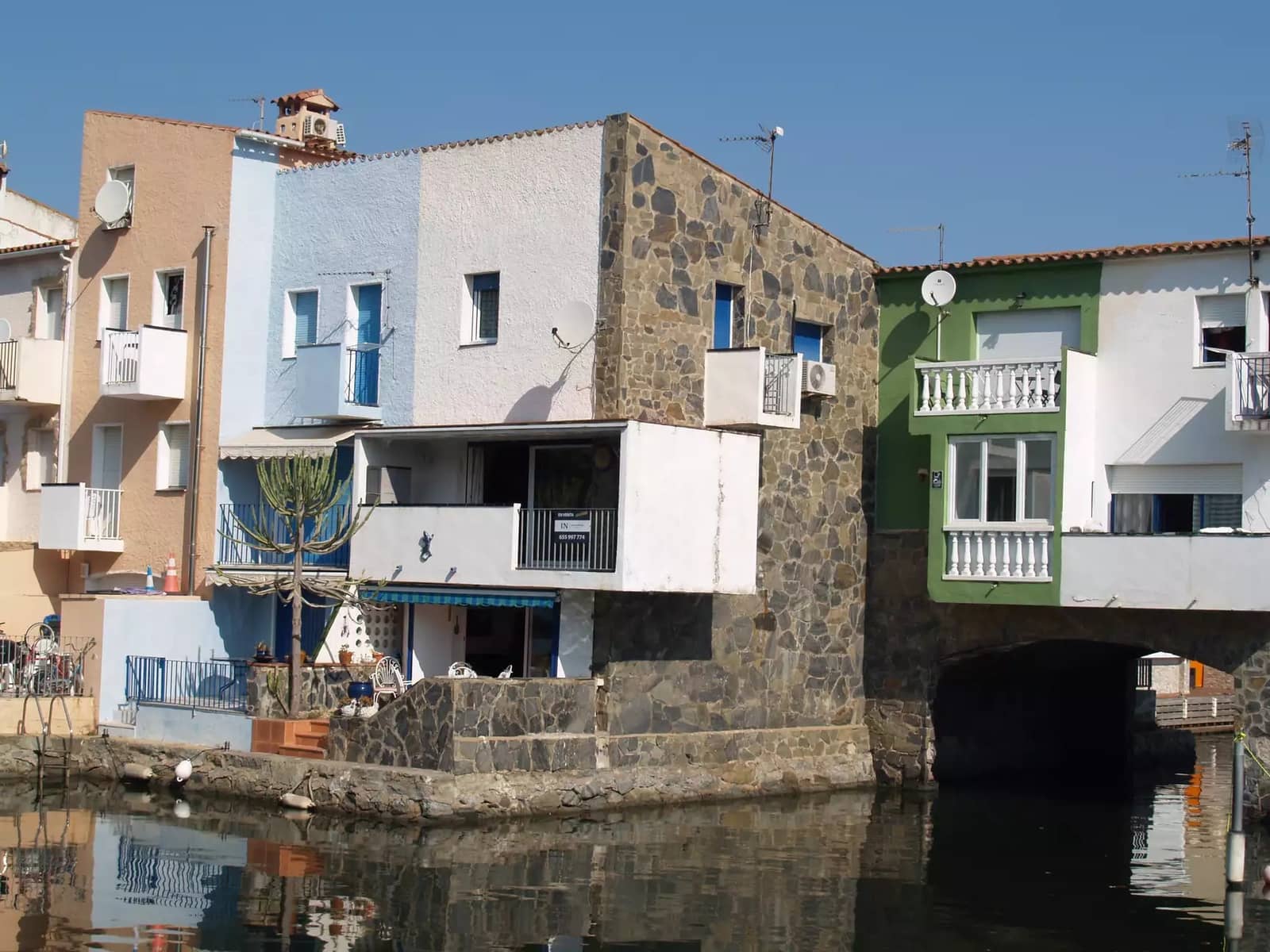 4 soveværelse Byhus til salg i Empuriabrava med garage - € 360.000 (Ref: 9890028)