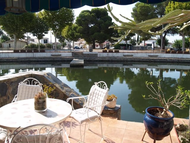 4 soveværelse Byhus til salg i Empuriabrava, Castelló d'Empúries med garage - € 360.000 (Ref: 9890028)