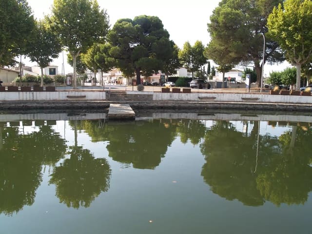 4 soveværelse Byhus til salg i Empuriabrava, Castelló d'Empúries med garage - € 360.000 (Ref: 9890028)