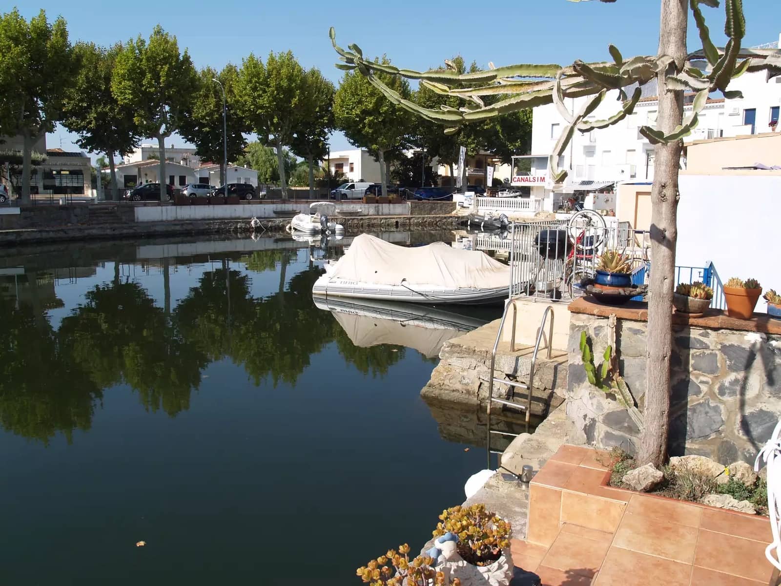 4 soveværelse Byhus til salg i Empuriabrava med garage - € 360.000 (Ref: 9890028)