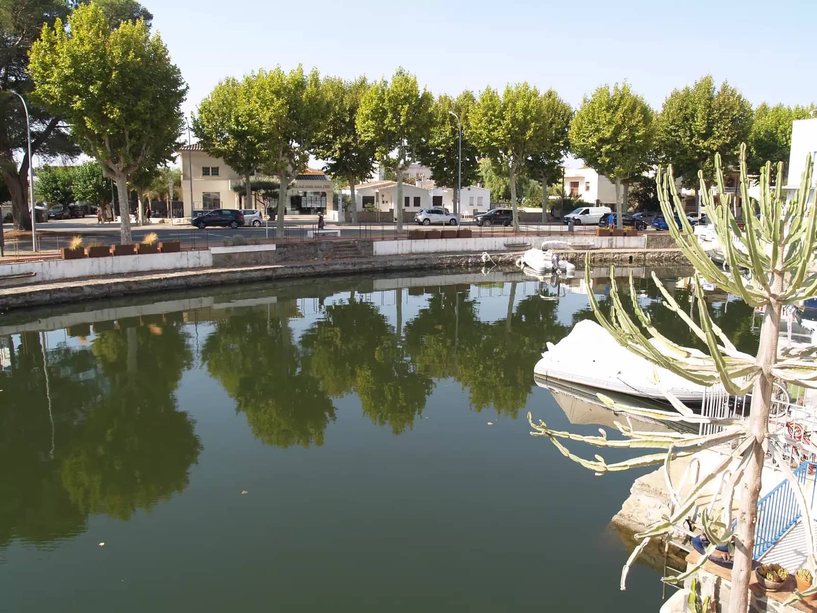 4 soveværelse Byhus til salg i Empuriabrava med garage - € 360.000 (Ref: 9890028)