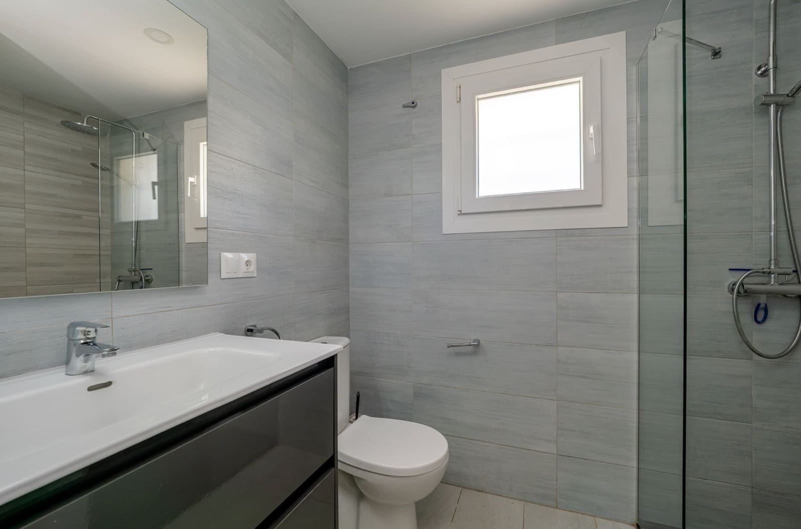 2 bedroom Flat for sale in Empuriabrava - € 290,000 (Ref: 9906885)