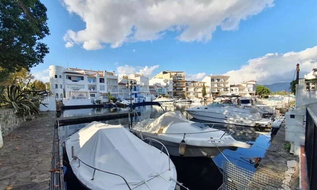 1 bedroom Flat for sale in Empuriabrava, Castelló d'Empúries - € 249,999 (Ref: 9910475)