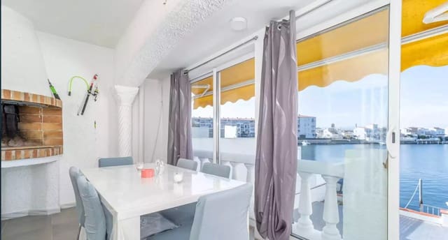 2 bedroom Flat for sale in Empuriabrava, Castelló d'Empúries with garage - € 284,000 (Ref: 9910476)