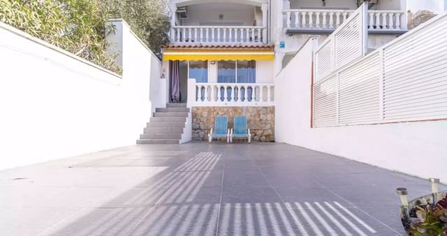 2 bedroom Flat for sale in Empuriabrava, Castelló d'Empúries with garage - € 284,000 (Ref: 9910476)