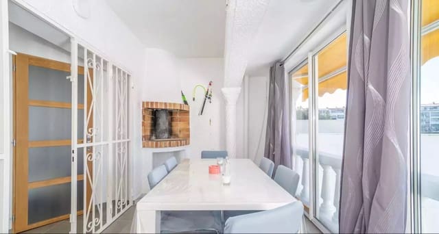 2 bedroom Flat for sale in Empuriabrava, Castelló d'Empúries with garage - € 284,000 (Ref: 9910476)