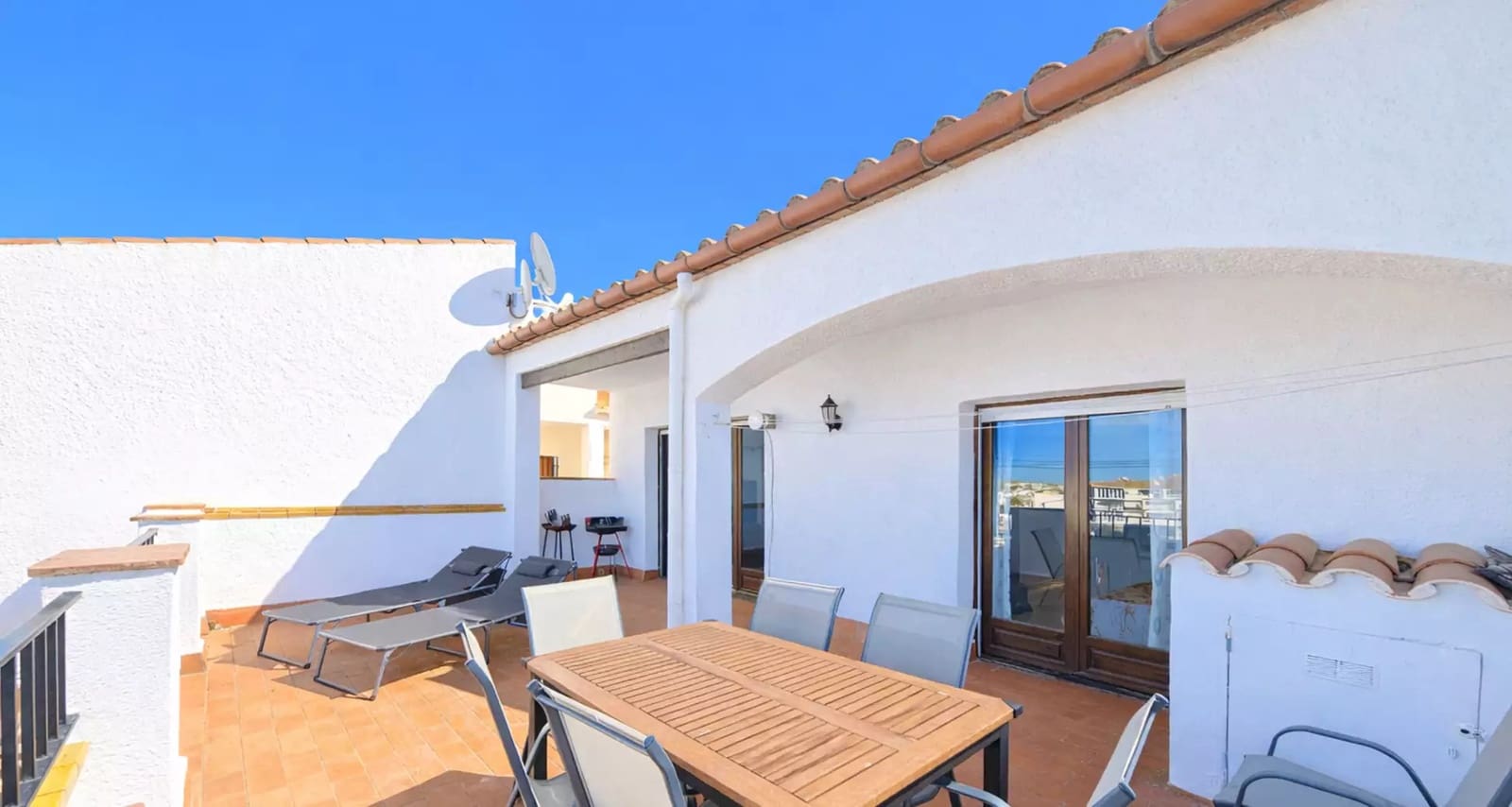3 soveværelse Lejlighed til salg i Empuriabrava med garage - € 275.000 (Ref: 9910477)