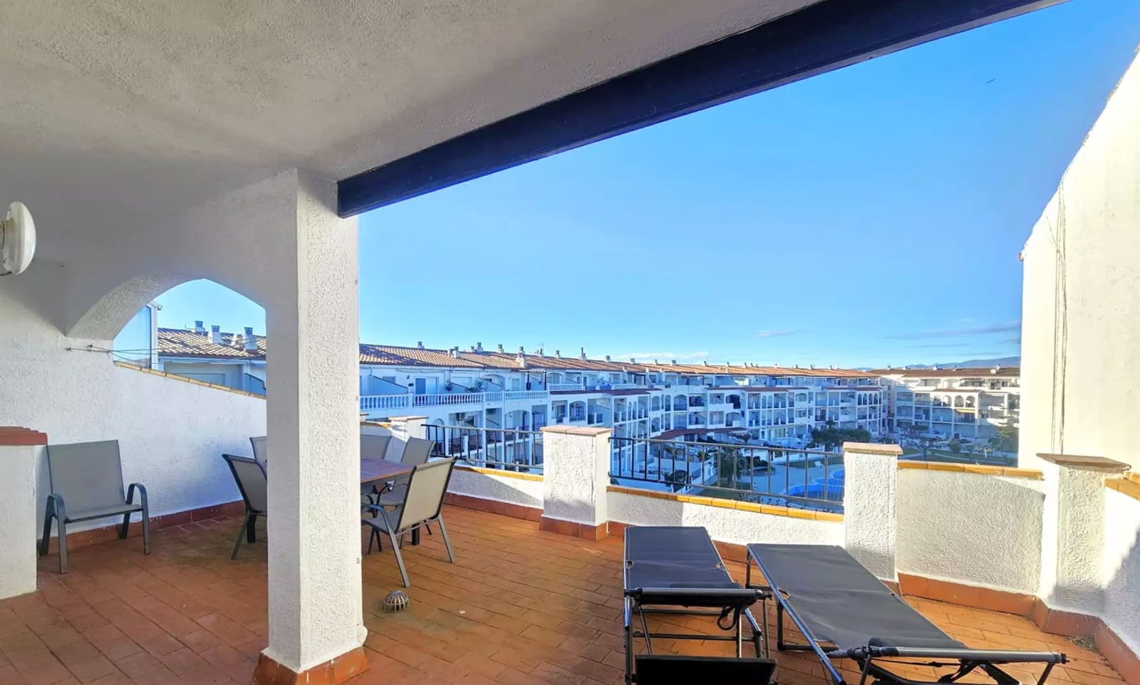3 soveværelse Lejlighed til salg i Empuriabrava med garage - € 275.000 (Ref: 9910477)