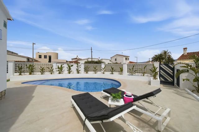 3 sypialnia Willa na sprzedaż w Empuriabrava, Castelló d'Empúries z basenem garażem - 630 000 € (Ref: 9910485)