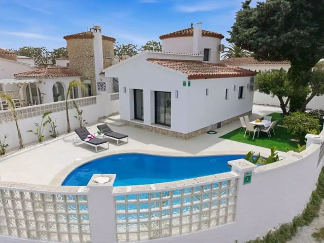 3 sypialnia Willa na sprzedaż w Empuriabrava, Castelló d'Empúries z basenem garażem - 630 000 € (Ref: 9910485)