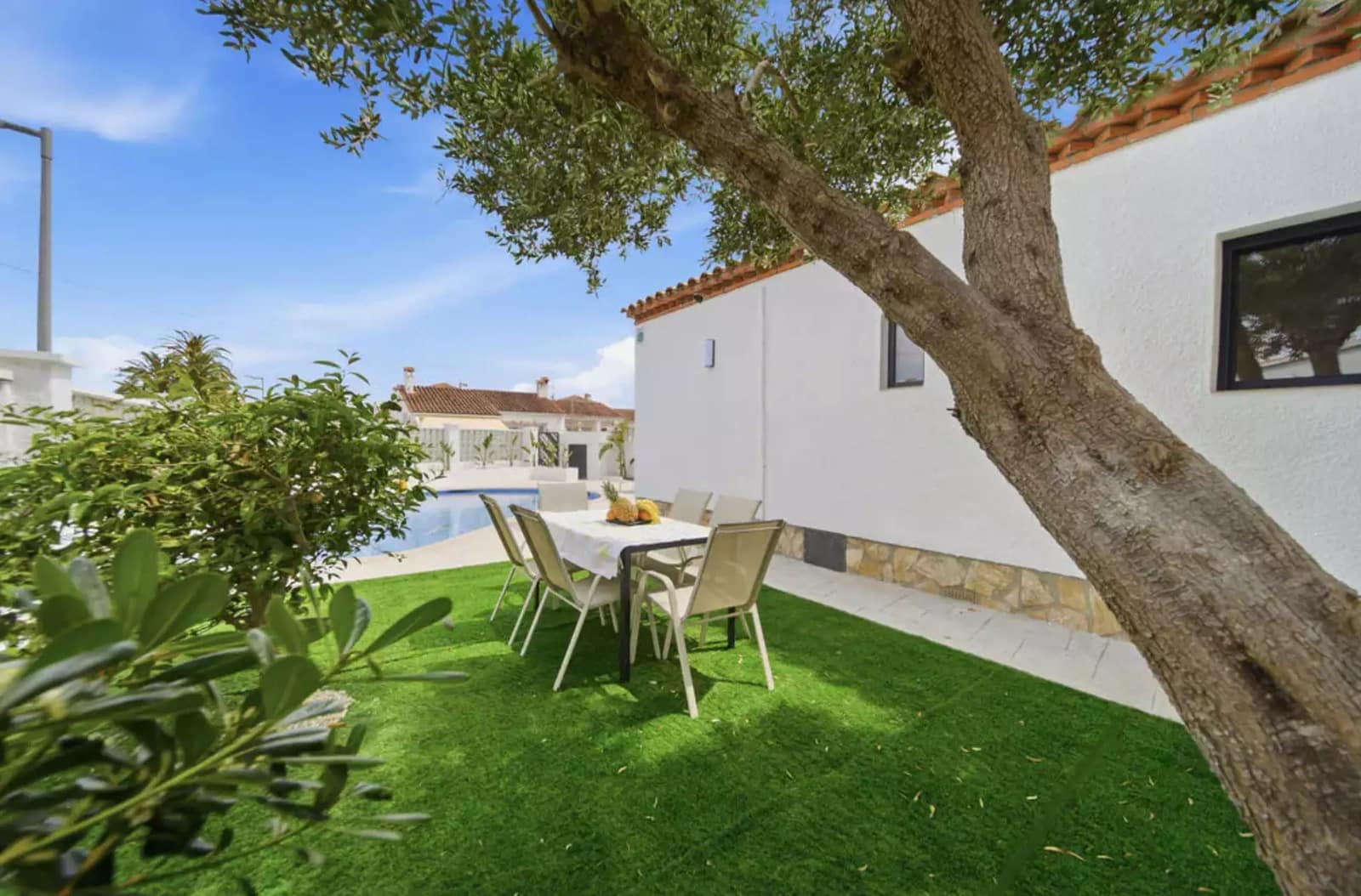 3 sypialnia Willa na sprzedaż w Empuriabrava z basenem garażem - 630 000 € (Ref: 9910485)